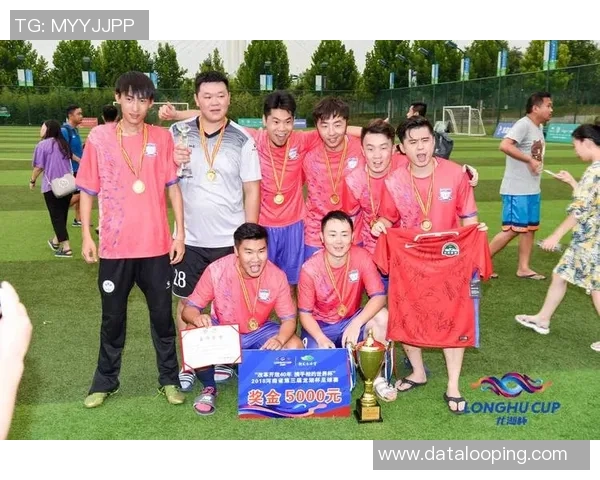 成都足球队荣登足球团队协作排行榜第五名展现团队精神与实力 成都足球队荣登足球团队协作排行榜第五名展现团队精神与实力